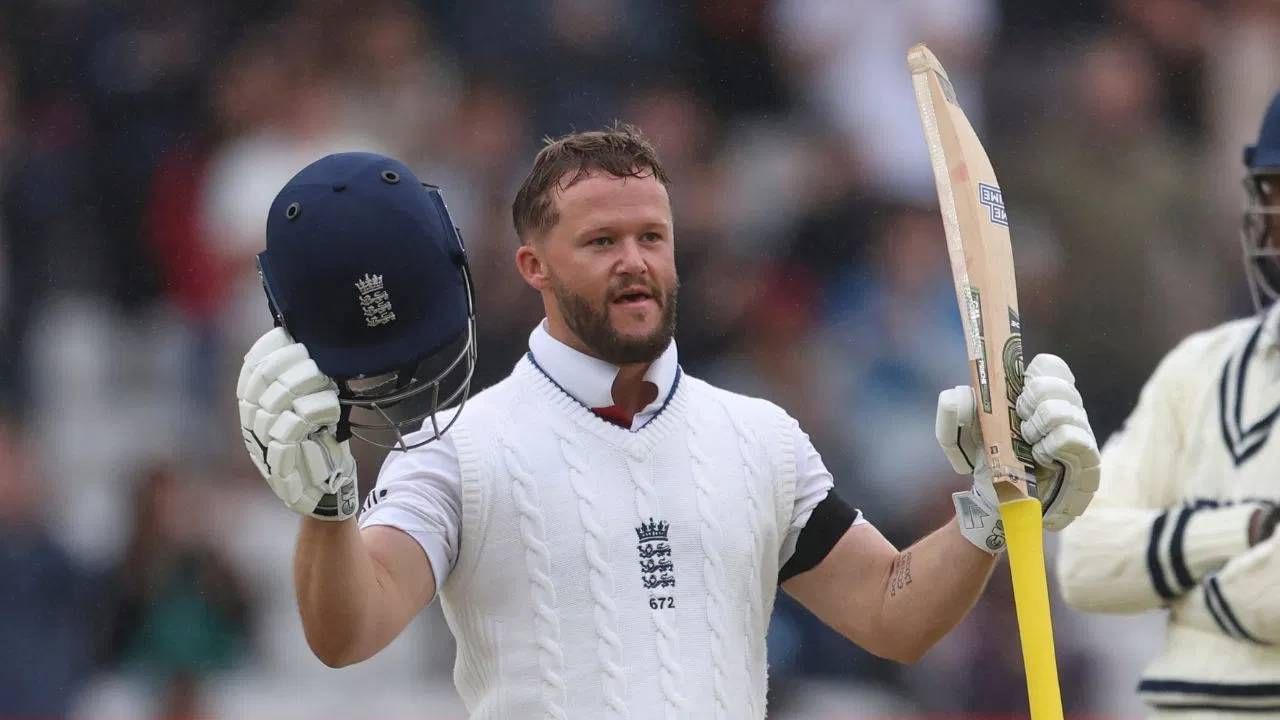 2018 नंतर इंग्लंडकडून बेन डकेटने 3 शतक ठोकले होते. तर जॅक क्राउली आणि रॉरी बर्न्स यांनी प्रत्येकी 2 शतकं ठोकली आहेत. केएल राहुलच्या तुलनेत हे कमी आहे. (Photo: PTI)