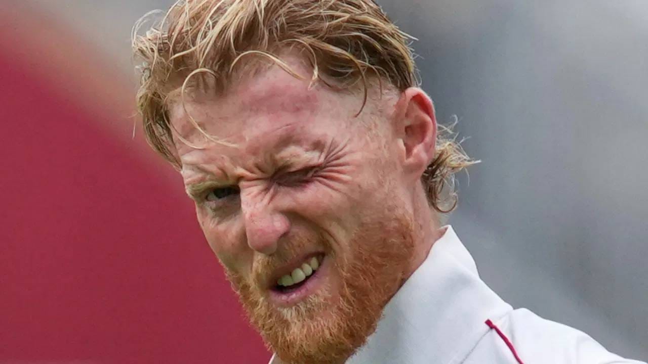 Video : बेन स्टोक्स कळवळला, सिराजच्या चेंडू अशा ठिकाणा लागला की... Video : बेन स्टोक्स कळवळला, सिराजच्या चेंडू अशा ठिकाणा लागला की...