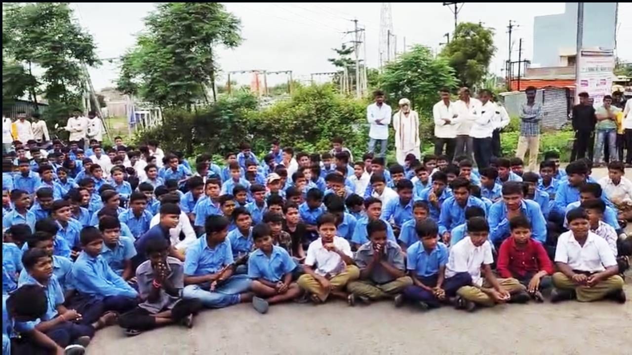 ऑगस्ट 2025 मध्ये शाळांना सुट्ट्यांची 'भरगोस' मेजवानी! 'या' 3 दिवशी असेल सलग सुट्टी ऑगस्ट 2025 मध्ये शाळांना सुट्ट्यांची 'भरगोस' मेजवानी! 'या' 3 दिवशी असेल सलग सुट्टी