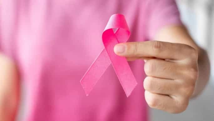 आजकाल कर्करोग होण्याचे प्रमाण वाढले आहे. कर्करोग वेगवेगळ्या कारणांमुळे होऊ शकतो. दैनंदिन आयुष्यात वापरत असलेल्या, आहारात घेतलेल्या अन्नामुळेही कर्करोग होतो, असे तज्ज्ञांचे मत आहे.