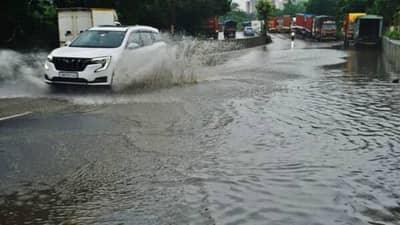 नवीन वाहनचालकांनी पावसाळ्यात कार चालवताना ‘या’ गोष्टी लक्षात ठेवा, जाणून घ्या