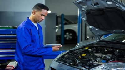 कारची सर्व्हिसिंग करताना कोणत्या गोष्टी लक्षात घ्याव्यात? जाणून घ्या