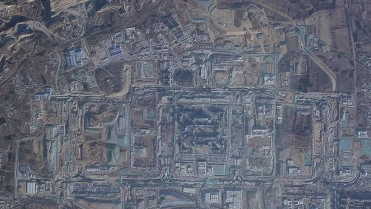 चीन पेंटागॉनपेक्षा दहापट मोठी 'मिलिटरी सिटी' उभारतोय, अणुहल्ल्याचा काहीच परिणाम होणार नाही