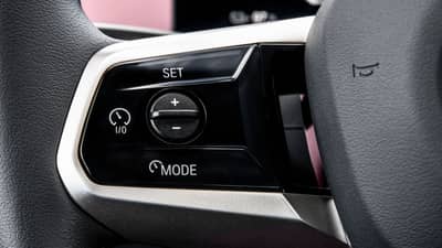 सुरक्षित ड्रायव्हिंगसाठी अ‍ॅडेप्टिव्ह क्रूझ कंट्रोल फीचरचे ‘हे’ फायदे वाचा