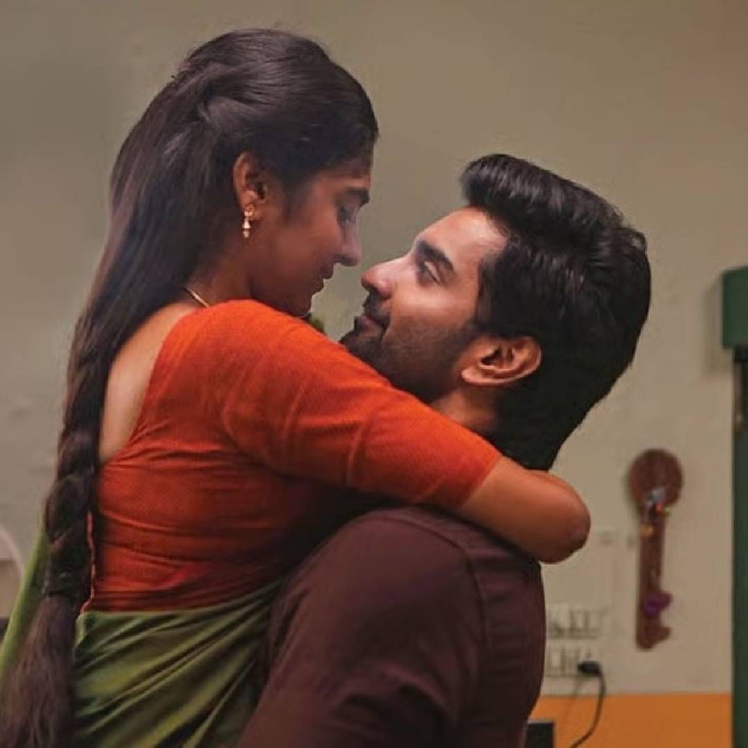 तमिळ भाषेत बनलेल्या 'डीएनए' या चित्रपटात अर्थवा मुरली आणि निमिषा सजयान यांच्या मुख्य भूमिका आहेत. हा चित्रपट अचानकपणे ओटीटीवर प्रदर्शित केल्यामुळे विशेष चर्चेत आला आहे. 
