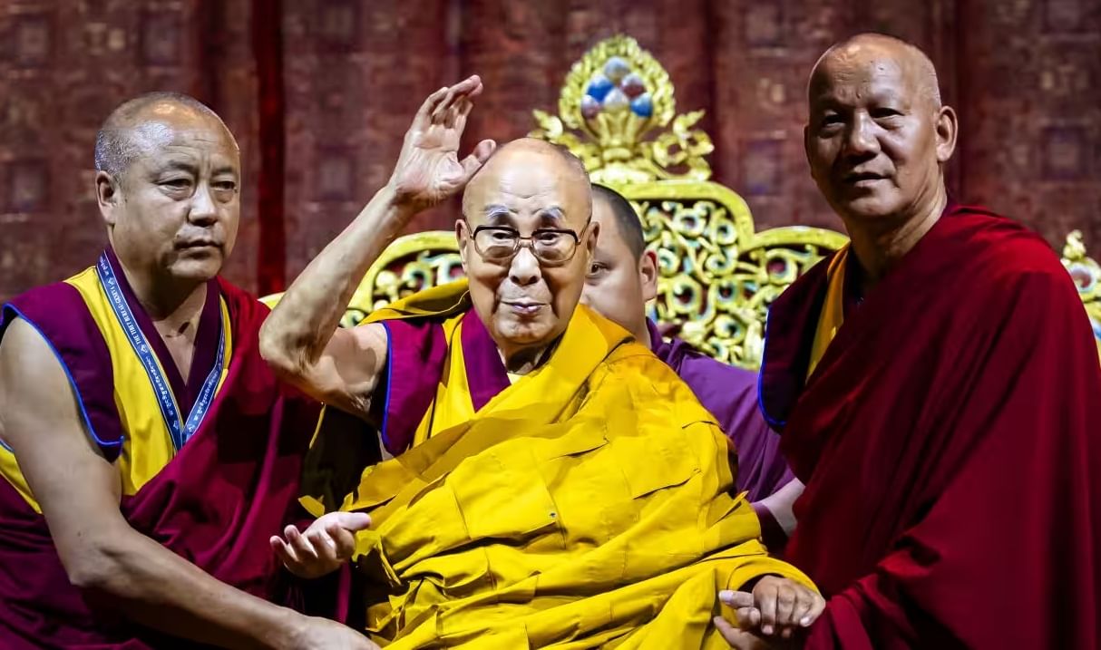 किती श्रीमंत आहेत 90 वर्षांचे दलाई लामा, त्यांच्या उत्पन्नाचे स्रोत काय ?