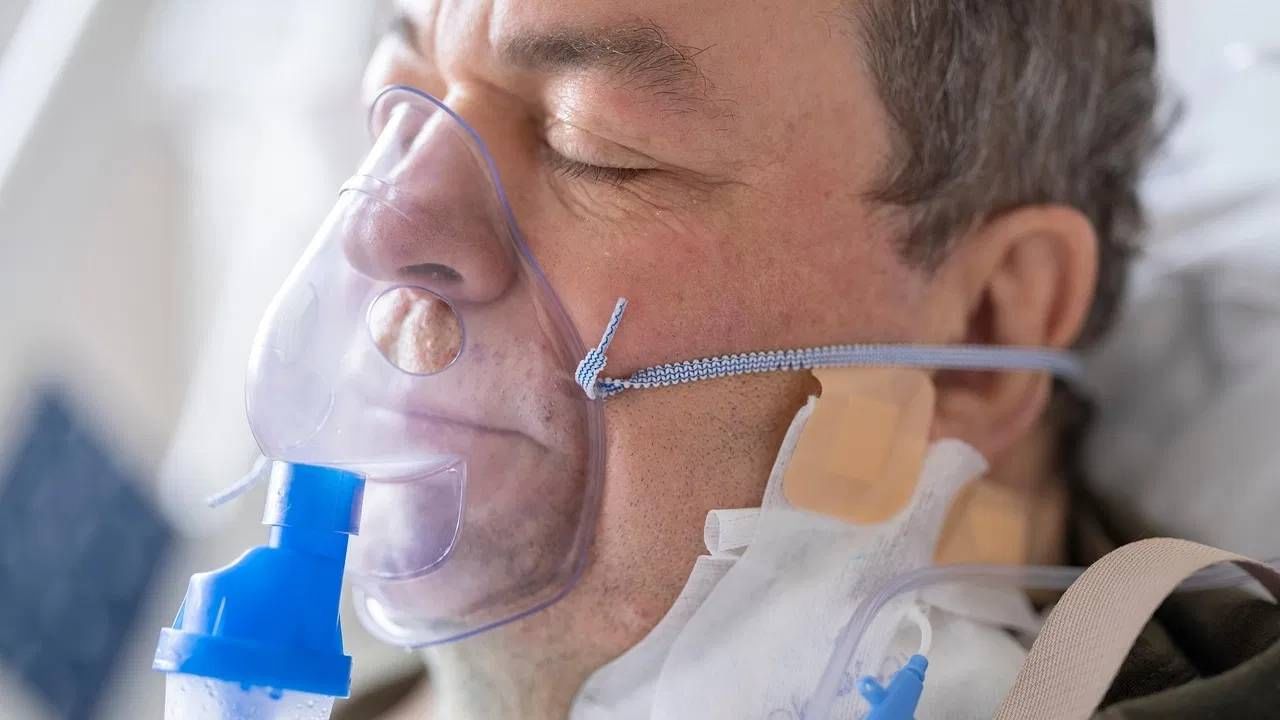 मृत्यूनंतर शरीरातील ऑक्सिजनची मात्र कमी झाल्यानंतर असं घडतं. यामुळे तोंड खुलं राहतं. मृत्यूच्या वेळी श्वास वेगाने खेचला जातो आणि त्यामुळे अशी स्थिती उद्भवू शकते. (Photo: Pixabay/Pexels)