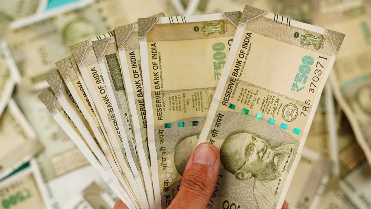 DA Hike : रक्षाबंधनापूर्वीच सरकारी कर्मचाऱ्यांना मोठी भेट! इतका वाढणार महागाई भत्ता