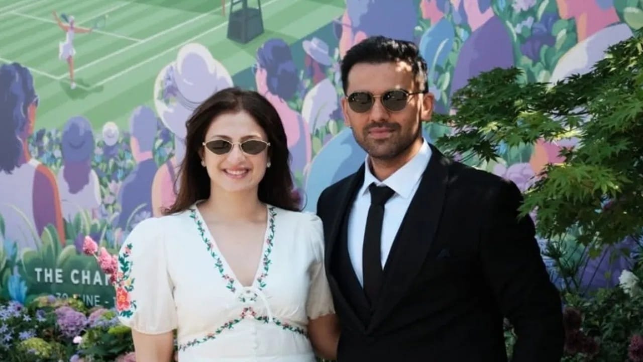 दीपक चाहर लंडनमध्ये विम्बल्डन स्पर्धेतील सामना पाहण्यासाठी गेला होता. दीपकसोबत त्याची पत्नी जया ही देखील  हजर होती.या दोघांचा फोटो सोशल मीडियावर व्हायरल झाला होता (PC-TWITTER SCREENSHOT)