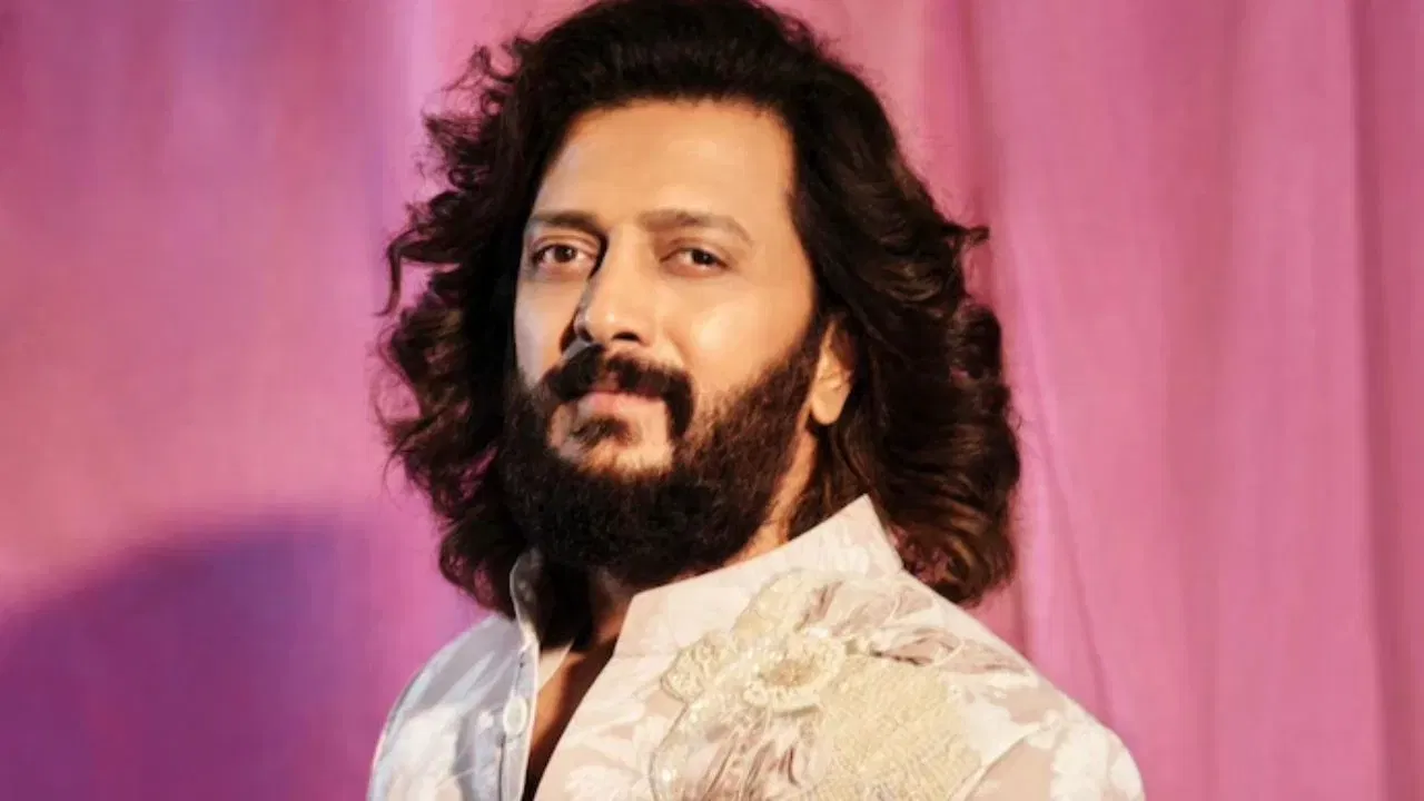 देशमुख हा शब्द एक ऐतिहासिक आडनाव आहे जो भारतात लोकप्रिय होता. हे आडनाव विशेषतः महाराष्ट्र, मध्य प्रदेश, आंध्र प्रदेश आणि कर्नाटकसारख्या राज्यांमध्ये आढळते.