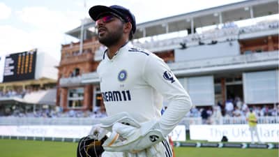 ऋषभ पंतच्या जागी ध्रुव जुरेल करतोय विकेटकीपिंग, फलंदाजी करू शकतो का? आयसीसी नियम सांगतो की..