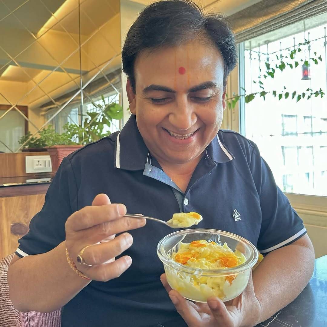 दिलीप जोशी हे गेल्या 17 वर्षांपासून 'तारक मेहता..' या मालिकेत जेठालालची भूमिका साकारत आहेत. गेल्या काही दिवसांपासून त्यांच्या एक्झिटची चर्चा होती. परंतु त्यात काही तथ्य नसल्याचं निर्मात्यांनी स्पष्ट केलं होतं. 
