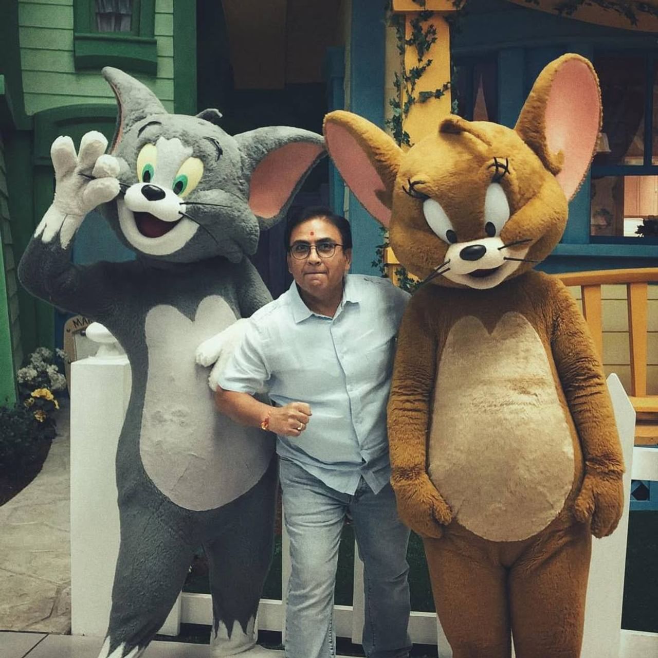 'तारक मेहता का उल्टा चष्मा' या मालिकेत जेठालालची भूमिका साकारणारे अभिनेते दिलीप जोशी हे नुकत्याच दिलेल्या मुलाखतीत त्यांच्या ट्रान्सफॉर्मेशनबद्दल मोकळेपणे व्यक्त झाले. दिलीप जोशी यांनी फक्त 45 दिवसांत 16 किलो वजन कमी केलं होतं. तेसुद्धा कोणतंही कडक डाएट किंवा कठीण जिम रुटीन न पाळता त्यांनी हे शक्य करून दाखवलं होतं. 
