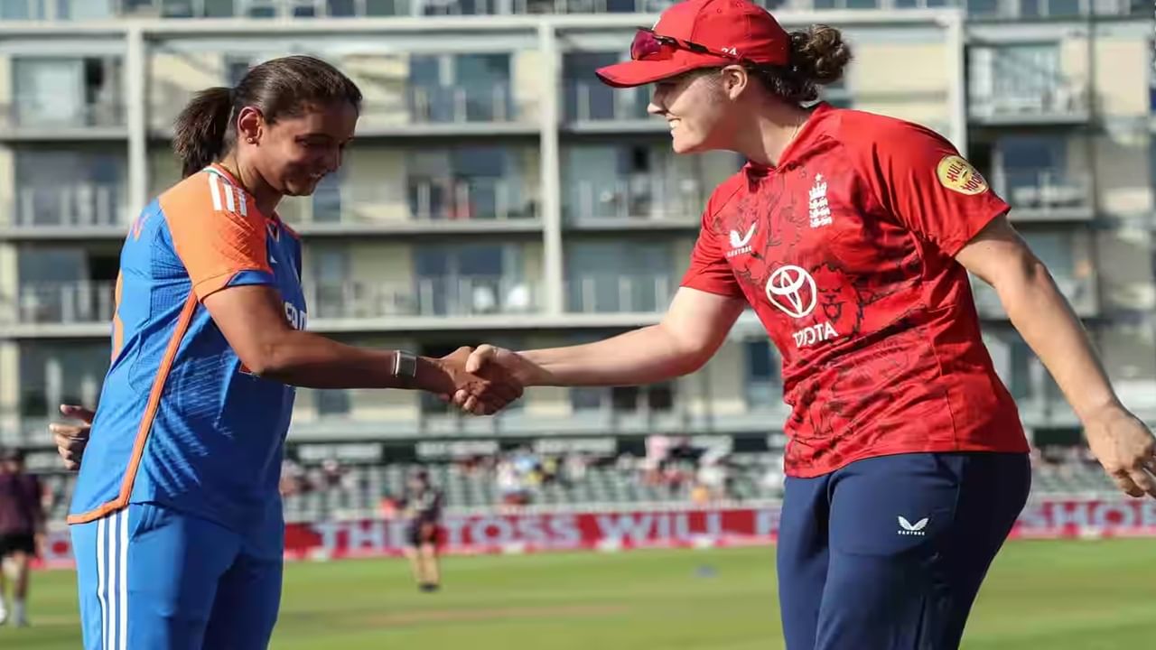 ENG vs IND : इंग्लंड विरूद्धच्या एकदिवसीय मालिकेसाठी महिला ब्रिगेड सज्ज, पहिला सामना कोण जिंकणार? ENG vs IND : इंग्लंड विरूद्धच्या एकदिवसीय मालिकेसाठी महिला ब्रिगेड सज्ज, पहिला सामना कोण जिंकणार?