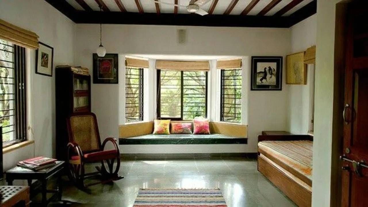 पूर्व दिशेला देवी-देवतांची दिशा मानली जाते, त्यामुळे या दिशेत काही शुभ गोष्टी ठेवल्याने घरात धन आणि समृद्धी येते. घराचे मंदिरही पूर्व दिशेत ठेवणे सर्वात शुभ मानले जाते. चला जाणून घेऊया, पूर्व दिशेत कोणत्या गोष्टी ठेवणे शुभ आहे.