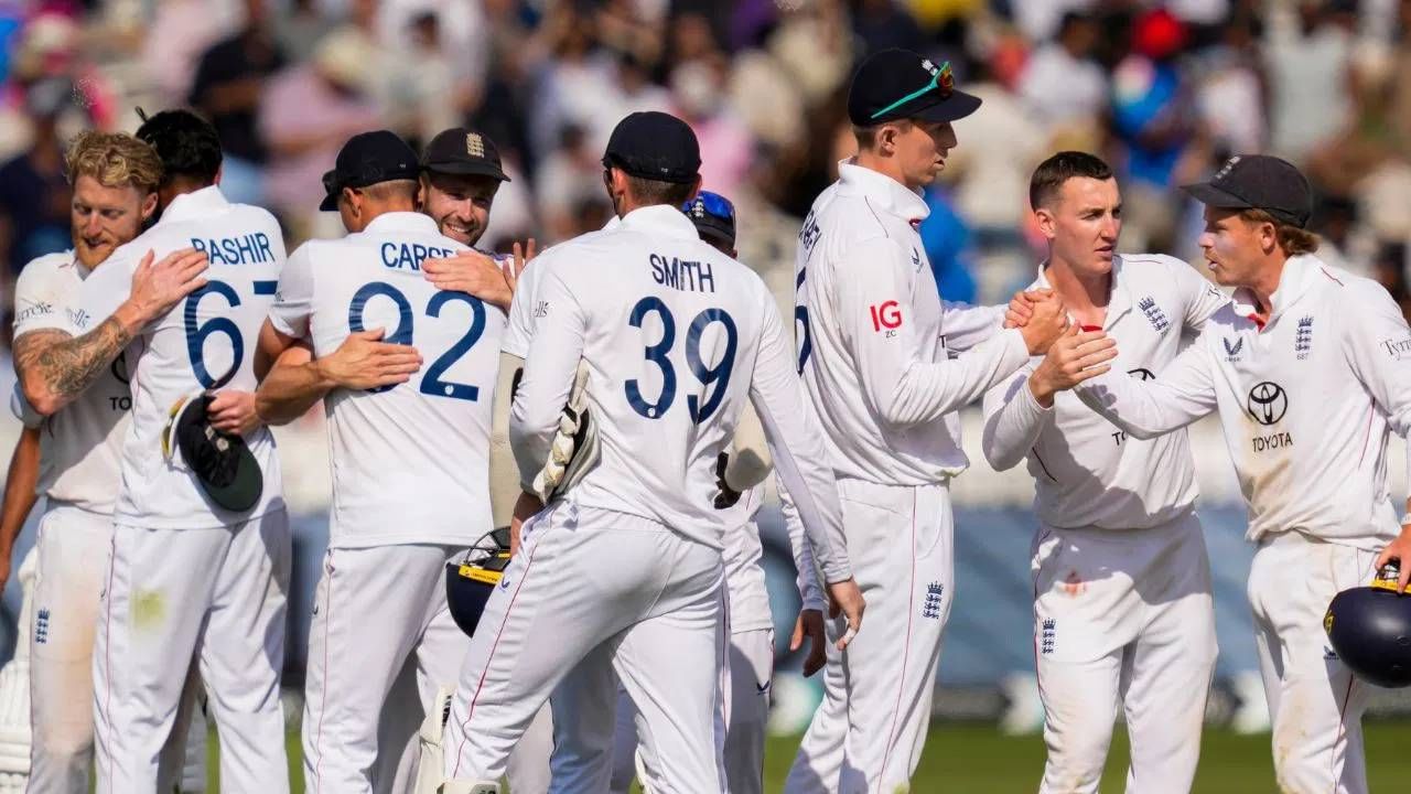 ENG vs IND : चौथ्या टेस्टसाठी प्लेइंग-11 ची घोषणा, 8 वर्षानंतर या खेळाडूच टीममध्ये कमबॅक ENG vs IND : चौथ्या टेस्टसाठी प्लेइंग-11 ची घोषणा, 8 वर्षानंतर या खेळाडूच टीममध्ये कमबॅक