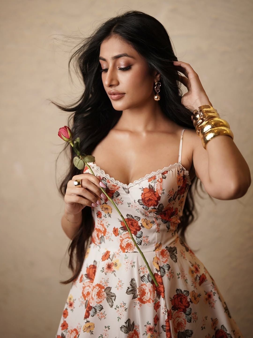 तर आणखी एका नेटकऱ्याने युजवेंद्र चहलमुळे तुला ओळख मिळाली. आता तुला कोणीही ओळखत नाही, अशा आशयाची कमेंट करत तिला ट्रोल करण्याचा प्रयत्न केला. काही लोकांनी तर धनश्री पोटगीचे धन घेऊन मोकळी झाली, अशा आशयाच्याही कमेंट्स केल्या आहेत. 