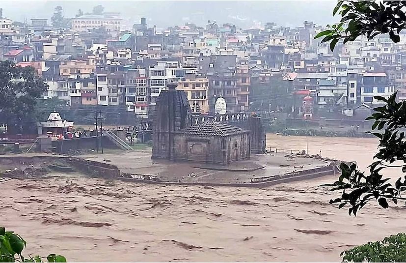 हिमाचलमध्ये 1.6°C तापमानात वाढ आणि  ढगफुटी, भूस्खलन अशा नैसर्गिक संकटांची मालिका सुरु