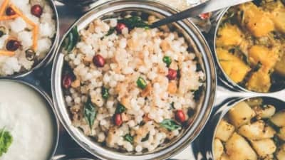 श्रावण महिन्यात उपवास करताना तुमच्या आहारात या पदार्थांचा करा समावेश, दिवसभर शरीरात राहील ऊर्जा