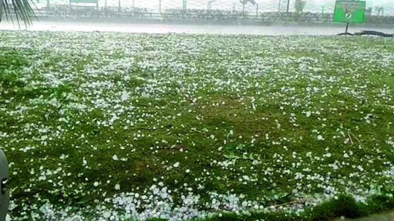 Explainer: वादळवारा सुरु असताना पावसासोबत गारा का पडतात? ढगात बर्फ कसा तयार होतो? Explainer: वादळवारा सुरु असताना पावसासोबत गारा का पडतात? ढगात बर्फ कसा तयार होतो?