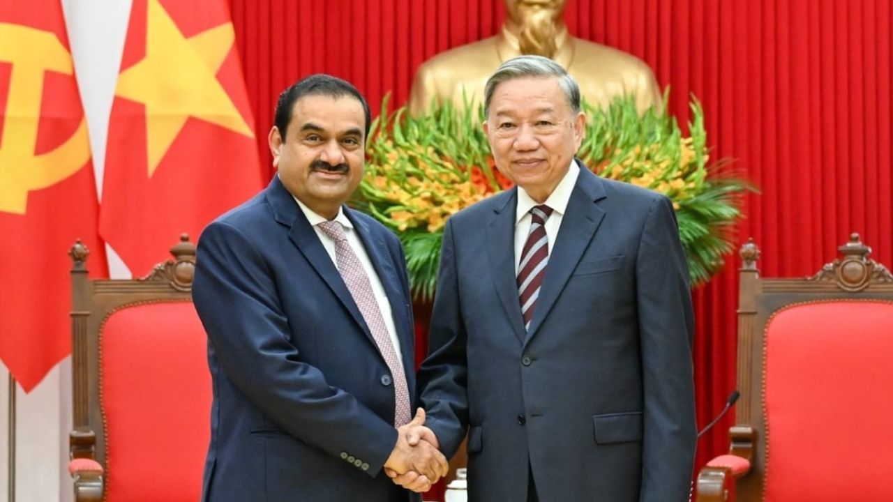 भारत-व्हिएतनाम व्यापार आणखी वाढणार, गौतम अदानी यांनी घेतली व्हिएतनामच्या बड्या नेत्यांची भेट भारत-व्हिएतनाम व्यापार आणखी वाढणार, गौतम अदानी यांनी घेतली व्हिएतनामच्या बड्या नेत्यांची भेट