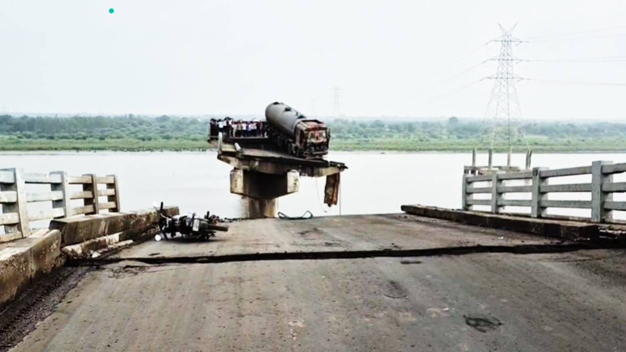 या अपघाताची माहिती मिळताच बचाव आणि मदत कार्याला सुरूवात झाली आहे. पोलीस, आपत्कालीन पथक आणि स्थानिक मदतीसाठी पोहचले आहेत. सकाळी वाहनांची मोठी वर्दळ नसल्याने मोठा धोका टळल्याचे स्थानिकांचे म्हणणे आहे. 