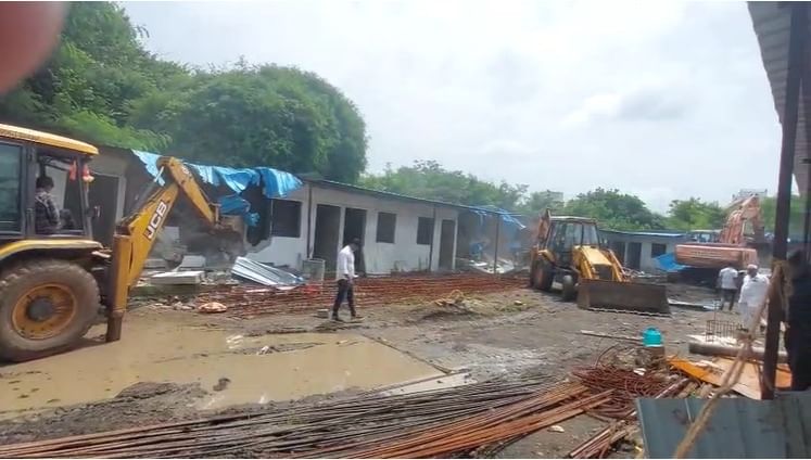 तसेच विप्रो सर्कल परिसरातील माऊली हॉटेलवरचे अतिक्रमणही काढले. संबंधित कारवाई पीएमआरडीए, एमआयडीसीसह इतर शासकीय यंत्रणाच्या माध्यमातून करण्यात आली.