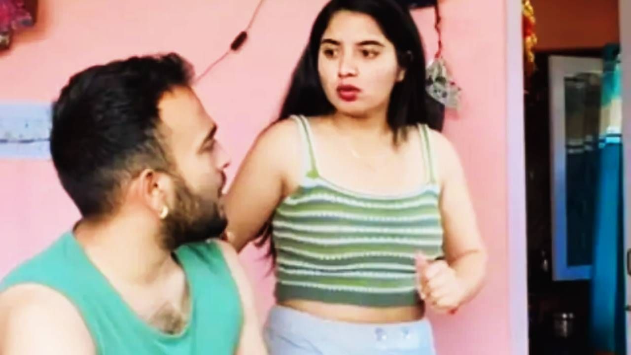 पत्नीच्या त्या विचित्र मागणीने पती कोमात, सत्य माहिती होताच, तुम्ही म्हणाल हिच्या तोंडाला अगोदर कुलूप लावा, Video Viral पत्नीच्या त्या विचित्र मागणीने पती कोमात, सत्य माहिती होताच, तुम्ही म्हणाल हिच्या तोंडाला अगोदर कुलूप लावा, Video Viral