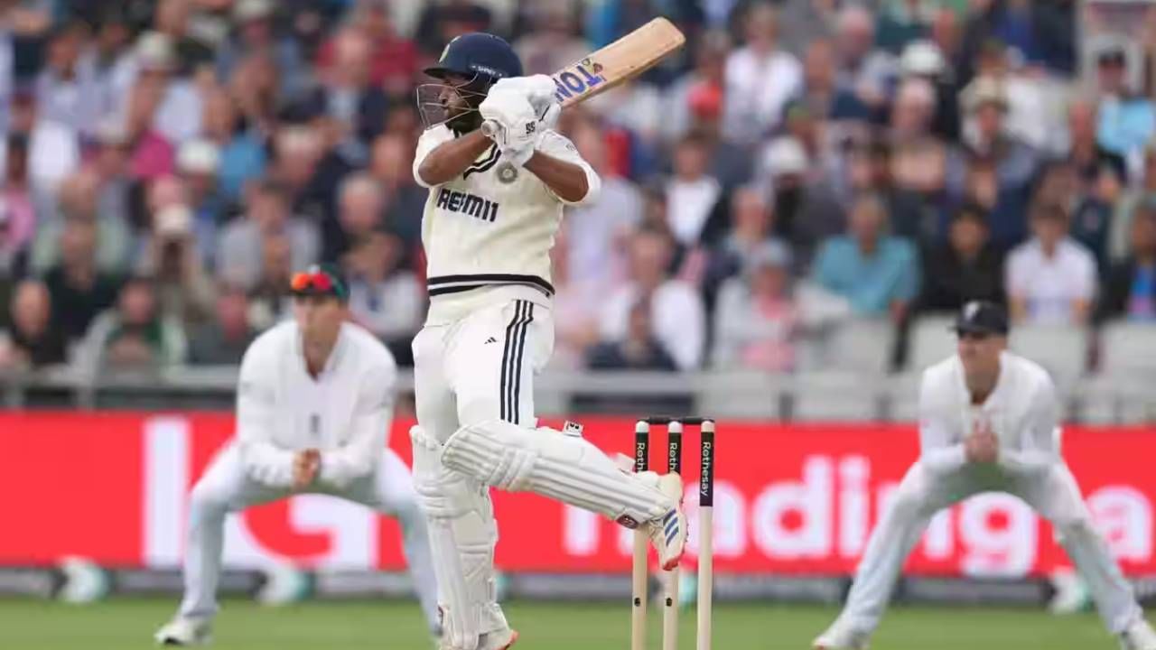 पाचव्या सामन्याच्या निकालानंतर गुणतालिकेवर फरक पडू शकतो. इंग्लंडने हा सामना जिंकला तर तिसऱ्या स्थानावर राहील. कारण इंग्लंडला दोन गुणांचा फटका बसला आहे. त्यांची विजयी टक्केवारी 63.33 टक्के होईल. हा सामना ड्रॉ झाला तर इंग्लंडला फटका बसेल. विजयी टक्केवारी 50 होईल. तर भारताने हा सामना जिंकला तर तिसऱ्या स्थानावर जाईल. विजयी टक्केवारी 46.67 टक्के होईल. तर इंग्लंडची विजयी टक्केवारी 43.33 टक्के राहील. (Photo- BCCI)