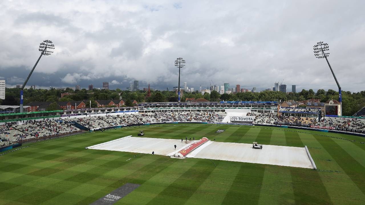 IND vs ENG: बर्मिंगहॅम कसोटी विजयाच्या अपेक्षांवर पावसाचं पाणी! शेवटच्या दिवशी किती षटकांचा होईल सामना? IND vs ENG: बर्मिंगहॅम कसोटी विजयाच्या अपेक्षांवर पावसाचं पाणी! शेवटच्या दिवशी किती षटकांचा होईल सामना?