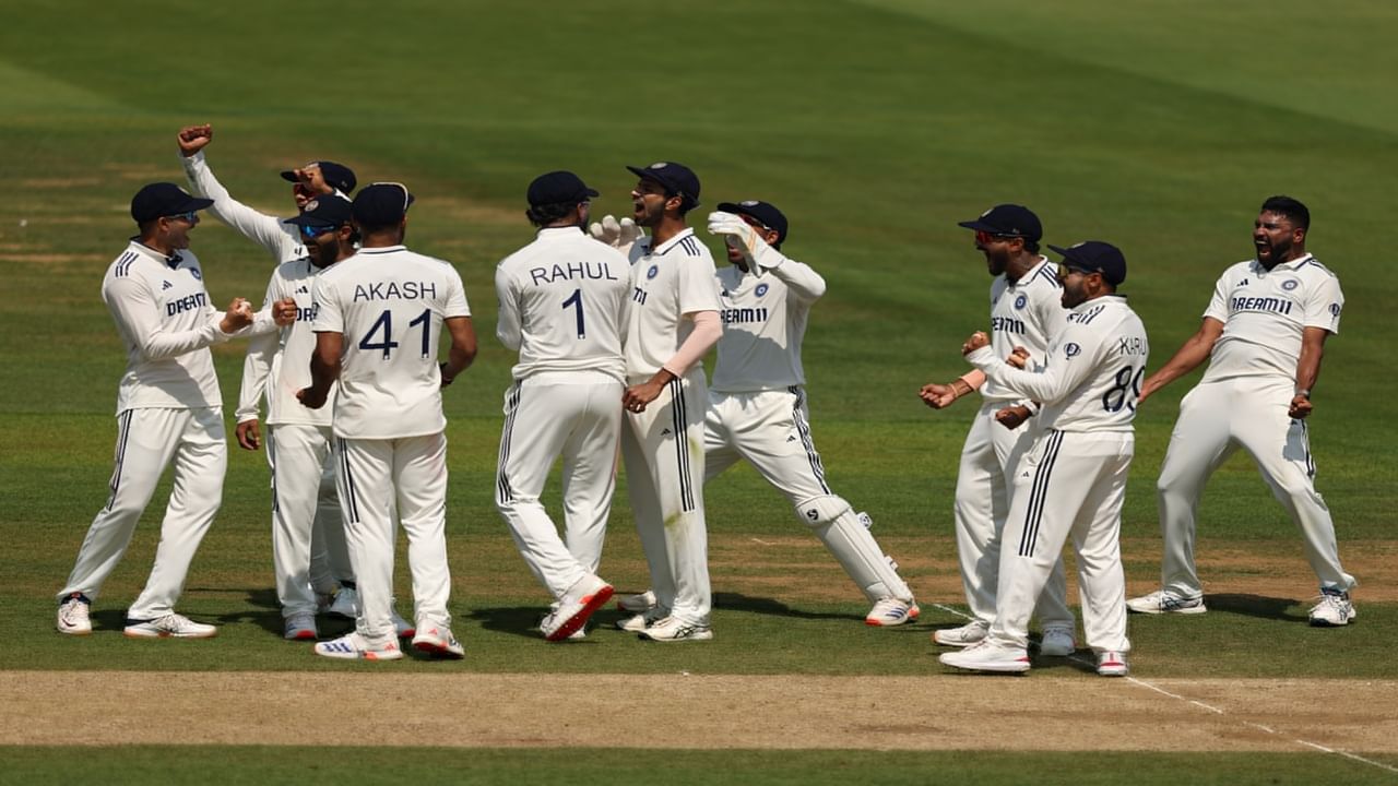 ENG vs IND : लॉर्ड्समध्ये टीम इंडियाला टेन्शन! पंतनंतर आणखी एक खेळाडू दुखापतीमुळे मैदानातून बाहेर ENG vs IND : लॉर्ड्समध्ये टीम इंडियाला टेन्शन! पंतनंतर आणखी एक खेळाडू दुखापतीमुळे मैदानातून बाहेर