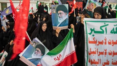 Iran Israel : युद्ध लढण्यासाठी इराणी लोक उतावळे, पण या 3 APP ला घाबरुन होतात फुस्स, सर्वेमधून खुलासा