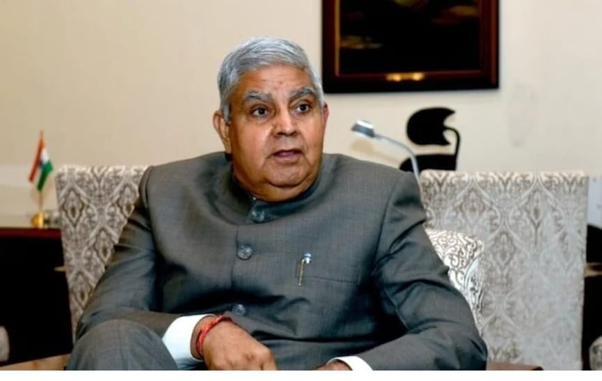 Jagdeep Dhankar Resignation : भाजप खासदारांकडून कोऱ्या कागदावर घेतली सही, धनखड यांच्या राजीनाम्यापूर्वी काय घडलं? Jagdeep Dhankar Resignation : भाजप खासदारांकडून कोऱ्या कागदावर घेतली सही, धनखड यांच्या राजीनाम्यापूर्वी काय घडलं?