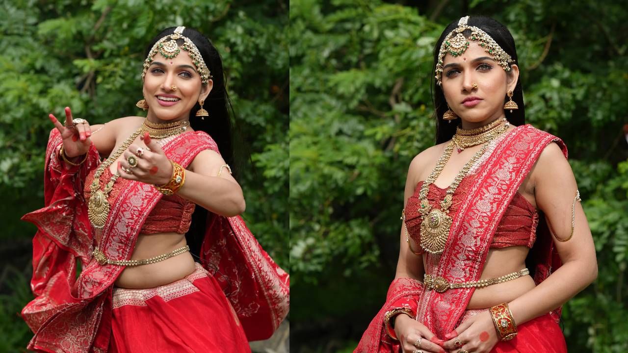 या भूमिकेविषयी जान्हवी म्हणाली, "मी आजवर केलेल्या भूमिकांपेक्षा ही खूपच वेगळी आहे. त्यामुळे मला सुरुवातीला थोडं दडपण आलं होतं. माझे कॉस्च्युम खूप वजनदार आहेत. मला विशिष्ट पद्धतीने साडी नेसवली आहे, केशभूषा आगळीवेगळी आहे. भाषाही खूप वेगळी आणि अवघड आहे. पण माझ्यासाठी हा एक वेगळाच अनुभव आहे."
