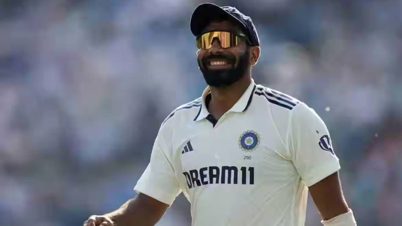 इंग्लंडच्या भूमीवर भारताकडून सर्वाधिक विकेट्स घेण्याचा विक्रम सध्या इशांत शर्माच्या नावावर आहे. त्याने इंग्लंडच्या भूमीवर एकूण 51 विकेट्स घेतल्या आहेत. या यादीत जसप्रीत बुमराहचे नाव दुसऱ्या क्रमांकावर आहे. (फोटो- बीसीसीआय) 