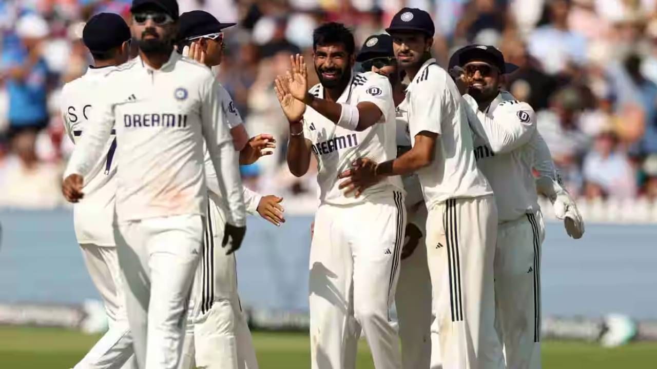 चौथ्या कसोटी सामन्यात जसप्रीत बुमराहकडे इशांत शर्माचा मोठा विक्रम मोडण्याची शक्यता आहे. आतापर्यंत जसप्रीत बुमराहने दोन कसोटी सामन्यात 12 गडी बाद केले आहेत. त्याच्या नावावर 49 विकेट झाल्या आहेत.  (फोटो- बीसीसीआय) 