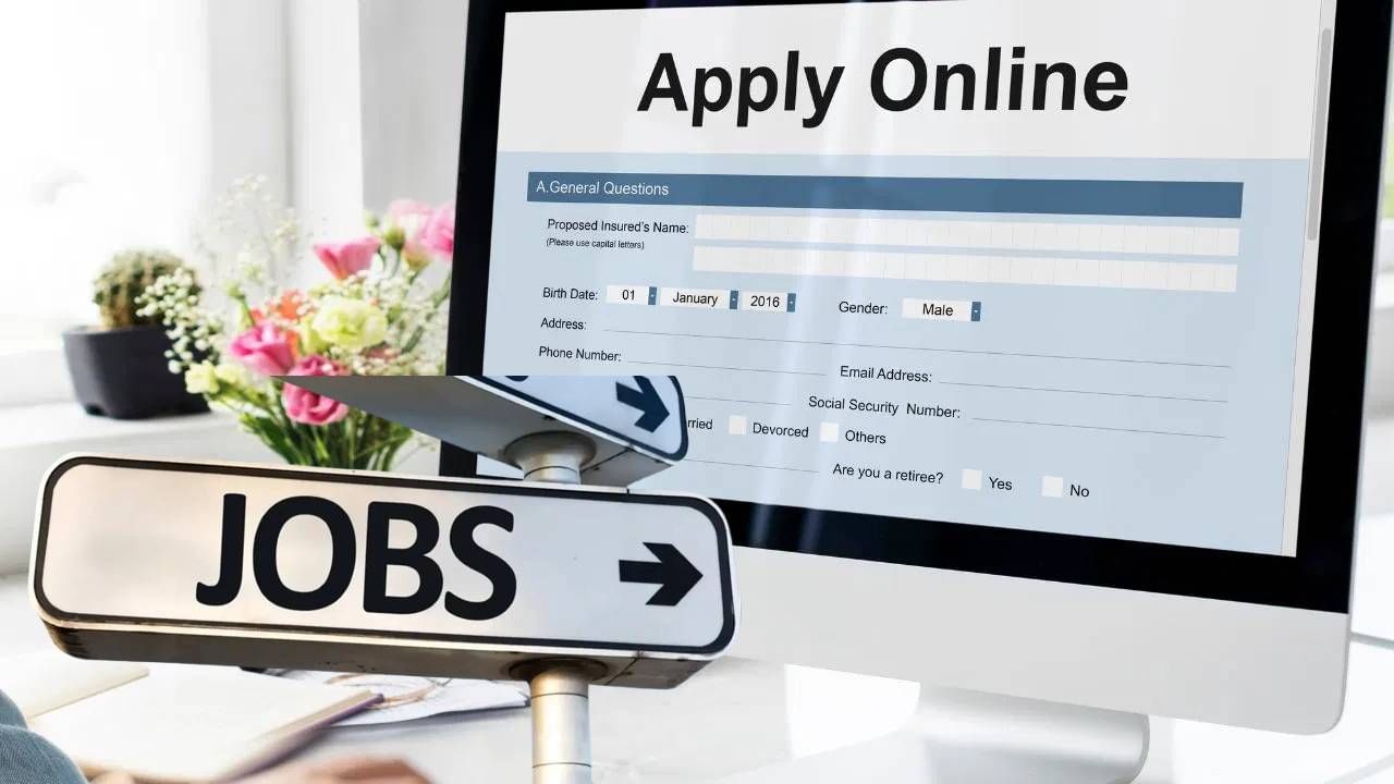 Job Recruitment: नवी नोकरी शोधताय? मग ही बातमी नक्की वाचा, सरकारी कंपनीत शिकता शिकता मिळतील पैसे Job Recruitment: नवी नोकरी शोधताय? मग ही बातमी नक्की वाचा, सरकारी कंपनीत शिकता शिकता मिळतील पैसे