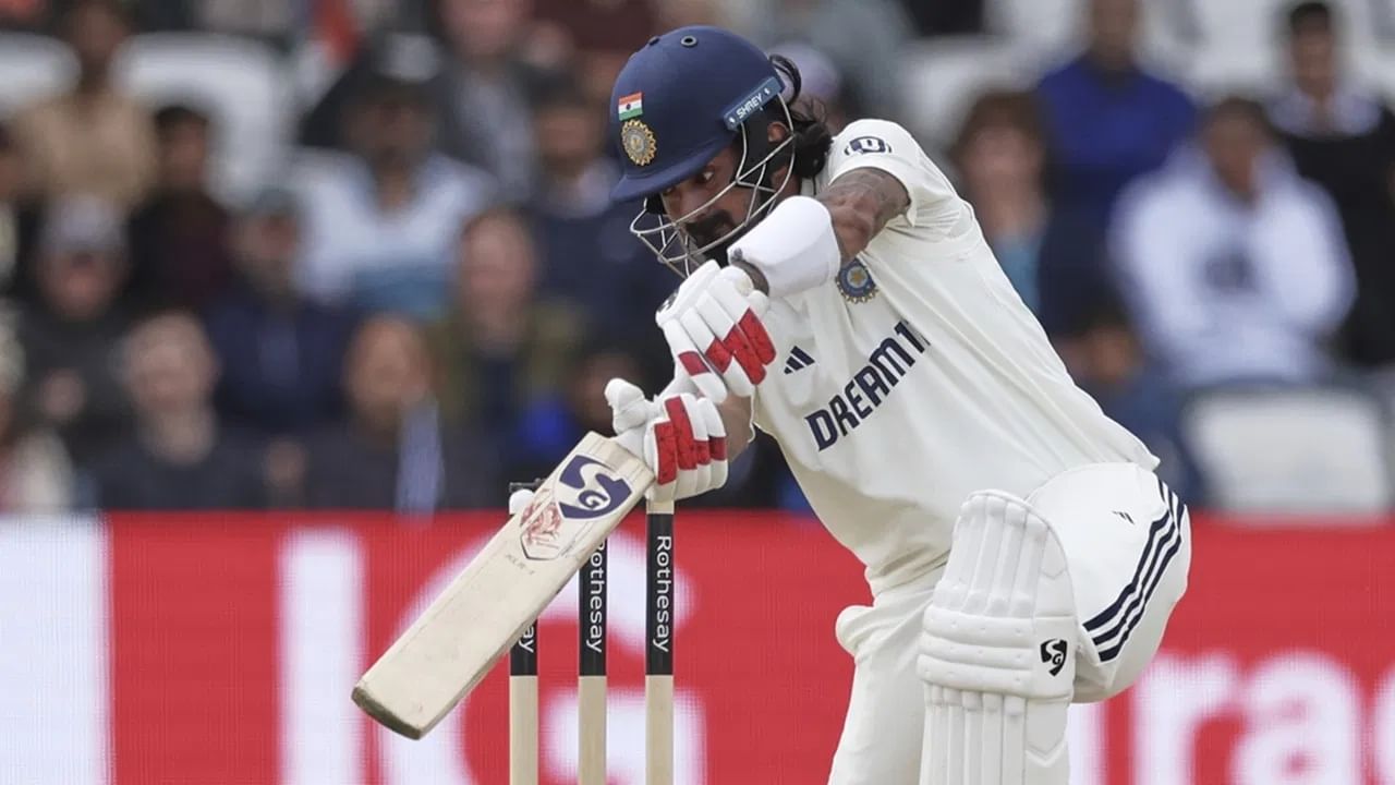 केएलने पहिल्या डावात 98 चेंडूत 4 चौकारांच्या मदतीने 46 धावांची खेळी केली. केएलने या दरम्यान इंग्लंडमध्ये 1 हजार धावांचा टप्पा पार केला. केएल इंग्लंडमध्ये 1 हजार धावा करणारा पाचवा भारतीय ठरला आहे.   (Photo Credit : PTI)