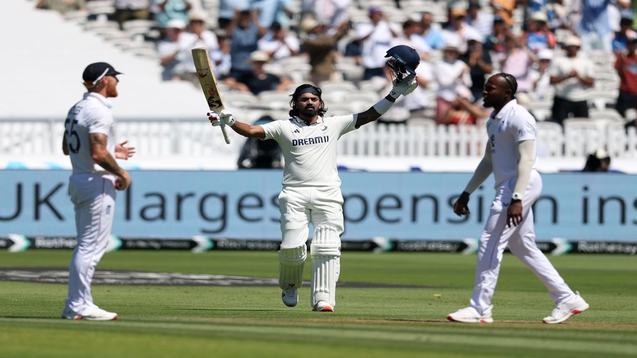 केएलने या कसोटी मालिकेत आतापर्यंत 3 सामन्यांमधील 5 डावांत 2 शतकं आणि 1 अर्धशतकासह 336 धावा केल्या आहेत. केएलने या दरम्यान 49 चौकार लगावले. (Photo Credit : Bcci X Account)