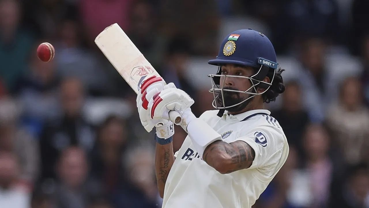 केएलने आतापर्यंत अँडरसन-तेंडुलकर ट्रॉफी टेस्ट सीरिजमध्ये 400 पेक्षा अधिक धावा केल्या आहेत. केएलने या दरम्यान 1 अर्धशतक आणि 2 शतकं ठोकली आहेत. केएलची या मालिकेतील 137 ही सर्वोच्च खेळी राहिली आहे. (Photo Credit : PTI)