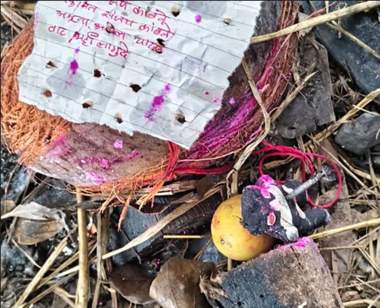 कोल्हापूर : आज विज्ञानाच्या जोरावर मानवाने मोठी प्रगती केली आहे. पण अजूनही गाव-खेड्यात तसेच काही ठिकाणी शहरातही अनेक लोक अंधश्रद्धेला बळी पडल्याचे प्रकार समोर येतात. 