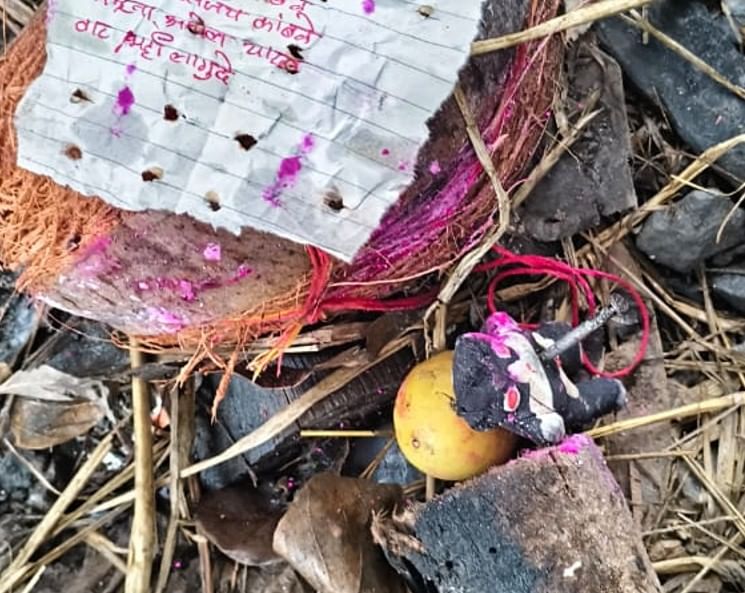 कोल्हापुरात तर सध्या एक अजब प्रकार समोर आला आहे. पतीपासून सोडचिठ्ठी मिळावी यासाठी पत्नीने एक अघोरी प्रकार केला आहे. या घटनेची सध्या जिल्हाभरात चर्चा होत आहे.  