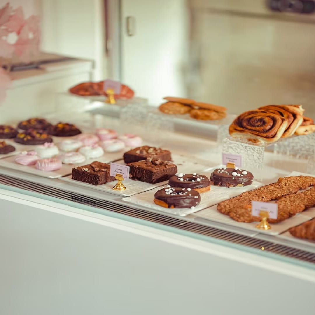 जर आपण इतर पदार्थांच्या किमतींबद्दल बोललो तर तुम्हाला येथे 817.67 रुपयांना वॉफल्स मिळतील. फोकेशिया सँडविचची किंमत 849.09 रुपये आहे. येथे अ‍ॅवोकाडो टोस्ट सर्वात महाग आहे, ज्याची किंमत 880.53 रुपये आहे. 