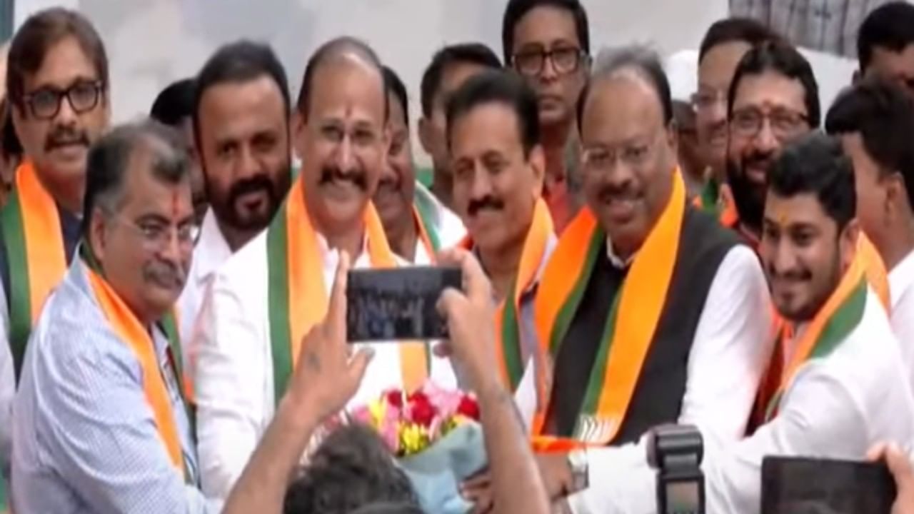 घराण्याची 75 वर्षाची निष्ठा संपली... अखेर काँग्रेसच्या बड्या नेत्याचा भाजपमध्ये प्रवेश, खान्देशात मोठं खिंडार घराण्याची 75 वर्षाची निष्ठा संपली... अखेर काँग्रेसच्या बड्या नेत्याचा भाजपमध्ये प्रवेश, खान्देशात मोठं खिंडार