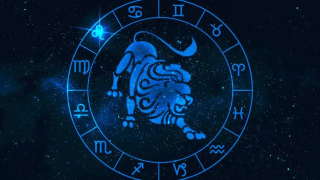 सिंह रास (Leo) - सिंह रास असलेल्या लोकांसाठी जुलै महिना कामाच्या ठिकाणी उत्तम राहील. या महिन्यात तुमची ओळख वाढेल. पदोन्नती किंवा नवीन जबाबदारी मिळण्याचे संकेत आहेत. या महिन्यात तुम्हाला गुंतवणुकीचा फायदा होईल. प्रेम जीवनात सकारात्मक बदल होऊ शकतात. प्रवासातून तुम्हाला चांगली बातमी मिळू शकते. भाग्यवान रंग सोनेरी असेल आणि भाग्यवान क्रमांक 1 असेल.