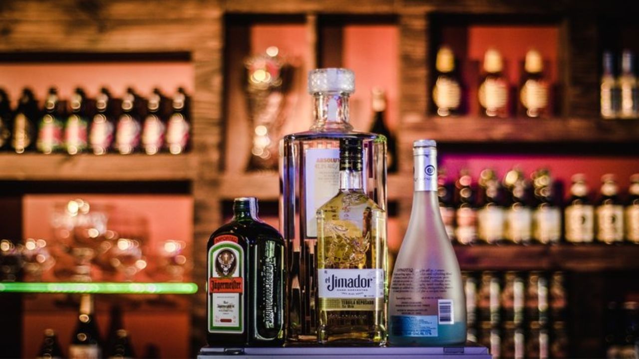 Liquor Licenses : मद्यविक्री परवान्यांची खिरापत वाटणार? तब्बल 328 नवीन मद्यविक्री परवाने जारी