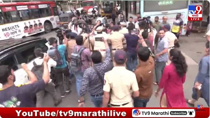 MNS Morcha : मीरा भाईंदरमध्ये मनसे कार्यकर्ते आणि पोलिसांची धरपकड MNS Morcha : मीरा भाईंदरमध्ये मनसे कार्यकर्ते आणि पोलिसांची धरपकड