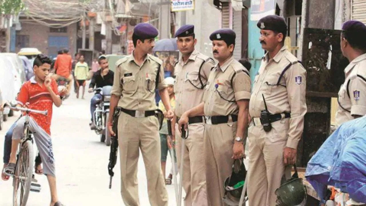 अख्ख्या कुटुंबानंच विष प्राशन करून संपवलं आयुष्य, शहरातून हादरवणारी घटना समोर