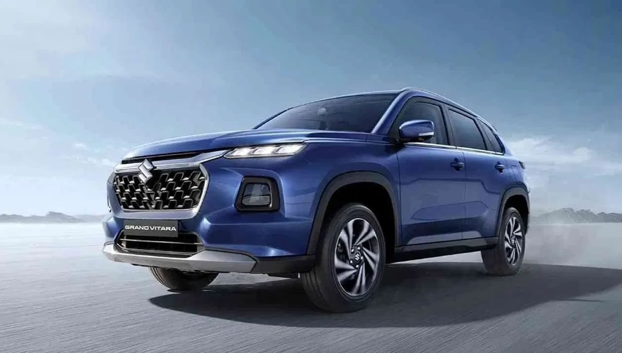 Maruti Suzuki E-Vitara :मारुती सुझुकी कंपनीची ई-विटारा ही पहिली इलेक्ट्रिक कार सप्टेंबरपासून बाजारात येणार आहे. ही ५-सीटर मध्यम आकाराची इलेक्ट्रीक एसयूव्ही असून ह्युंदाई क्रेटा इलेक्ट्रीक, टाटा हॅरियर ईव्ही आणि महिंद्रा एक्सईव्ही ९ई सारख्या कारशी ही स्पर्धा असणार आहे.