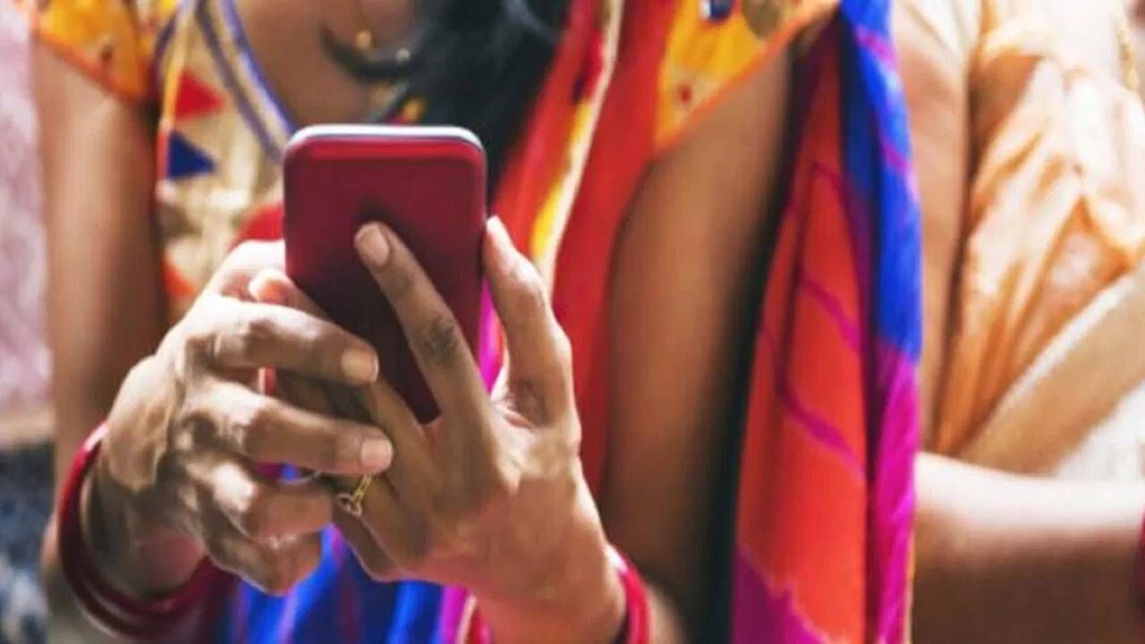 ब्युटीफूल होती मावशी, भाचाही होता हँडसम; मंदिरात गेले अन् पाठवला असा मेसेज, पती हादरला, थेट गाठलं पोलीस स्टेशन